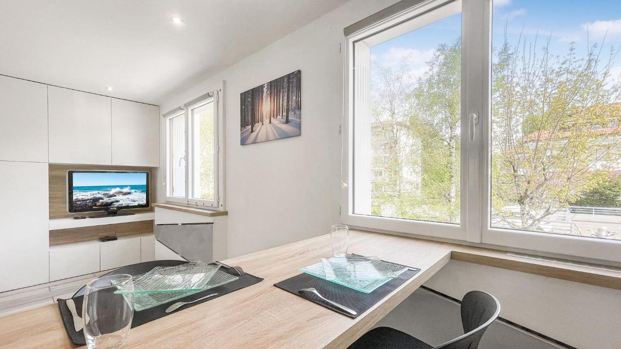 Homey Tidy - New / Proche Centre Annecy / Parking Gratuit / Logement Entierement Equipe Ngoại thất bức ảnh