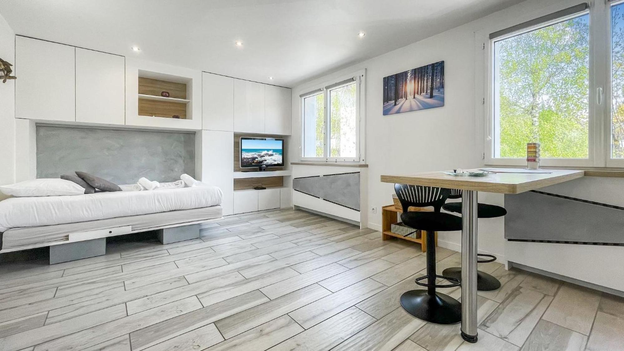 Homey Tidy - New / Proche Centre Annecy / Parking Gratuit / Logement Entierement Equipe Ngoại thất bức ảnh
